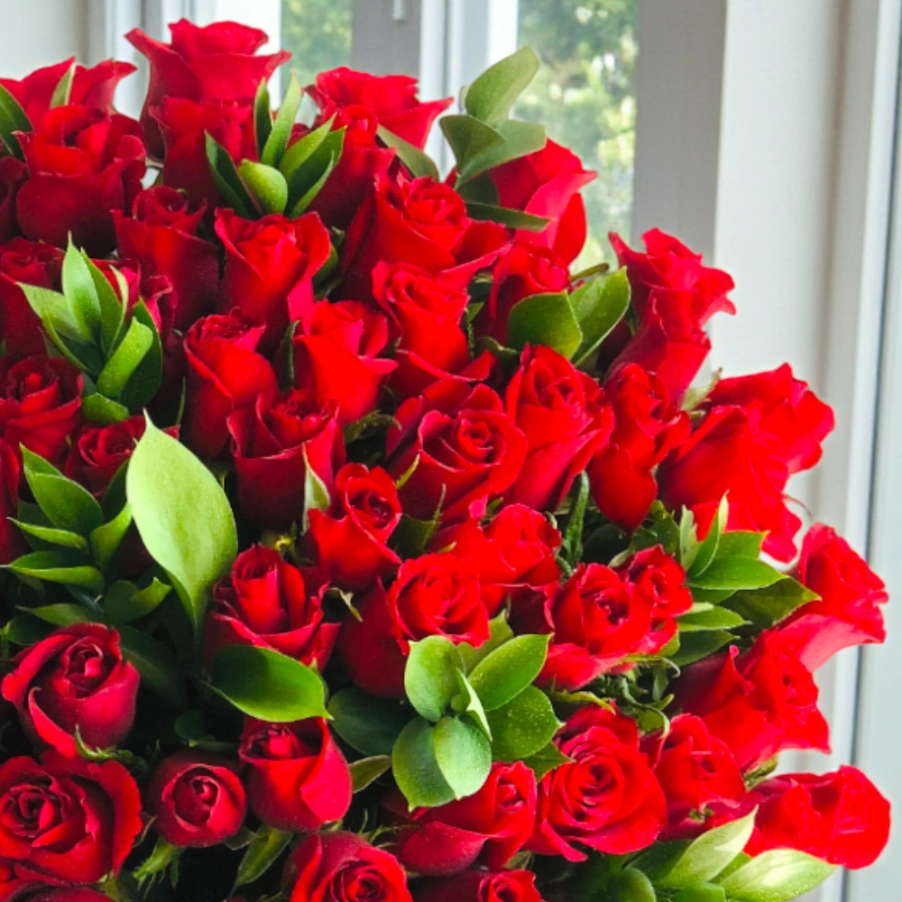 Arrangement of 100 red roses in a black box